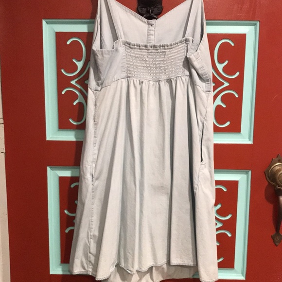 Light Wash Denim Maternity Dress size Medium - Picture 8 of 9